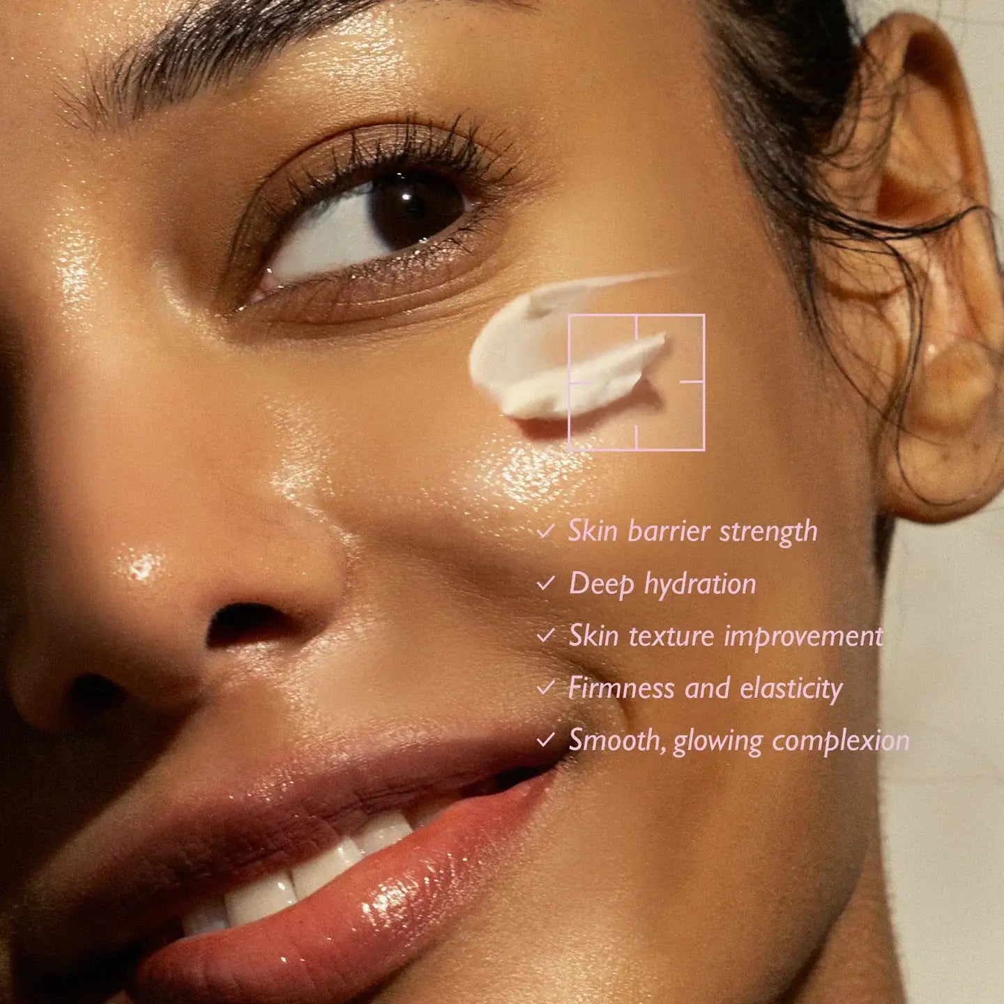 Haruharu WONDER Black Rice 5 Ceramide Barrier Moisturizing Cream Crèmeklatter op gezichtshuid bij oog, met kleine hoeveelheid verzorgende balsem.