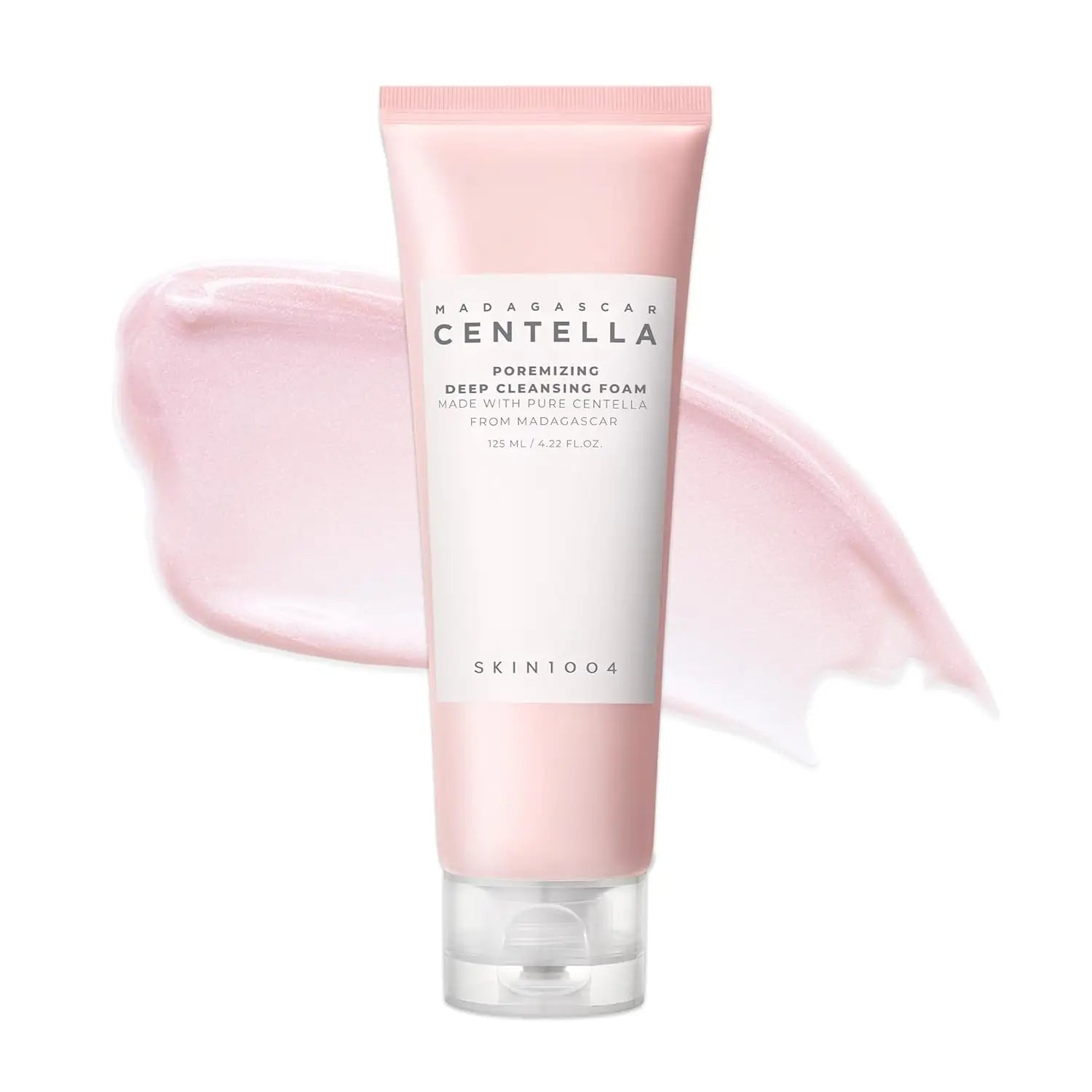 Schuimende gezichtsreiniger in roze-witte tube van SKIN1004, centraal vooraan