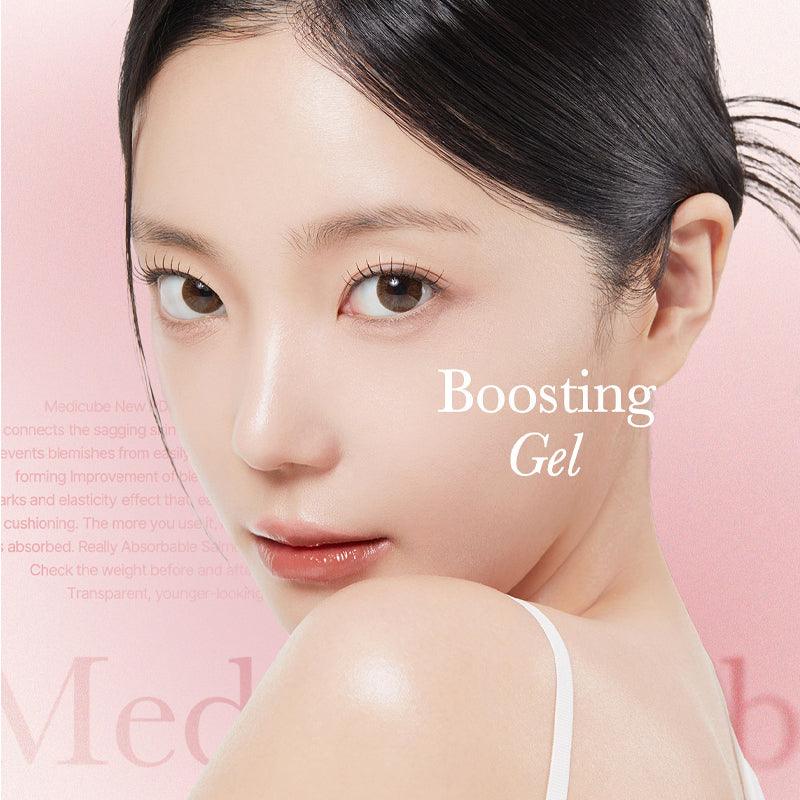 Gezichtsbooster gel op huid, close-up van vrouwelijk gezicht met tekst 'Boosting Gel'