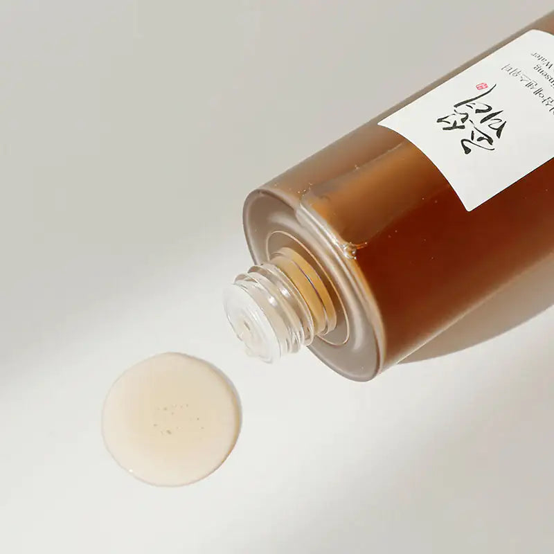 Beauty of Joseon Ginseng Essence Water Bruine essencewaterfles met open dop en vloeistof; ronde pad