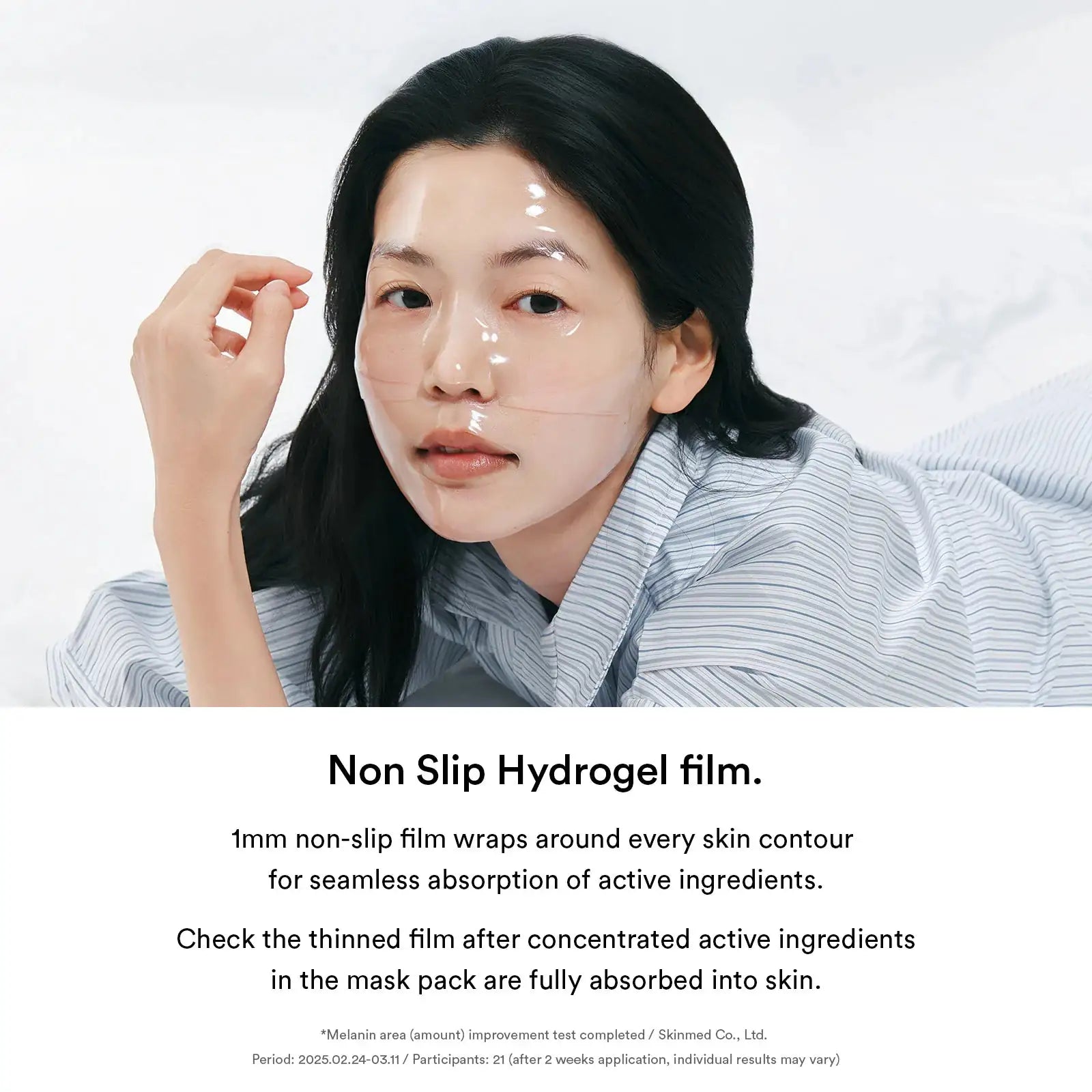 Abib Glow collagen mask Glutathione film Vrouw met hydrogelmasker op gezicht, film op wang en kaaklijn