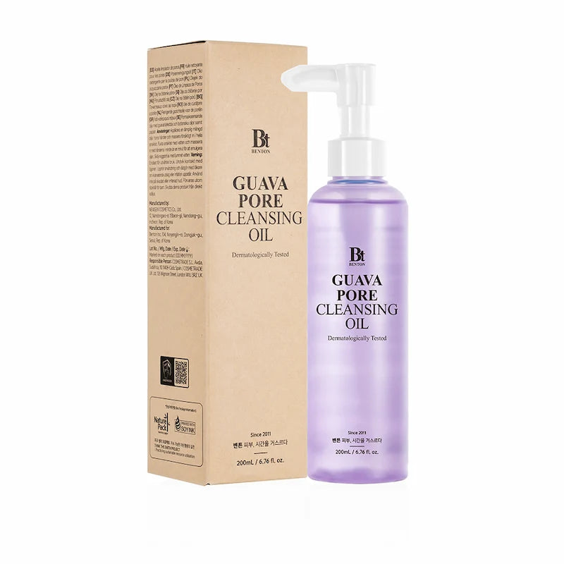 Verpakking met doos: Benton Guava Pore Cleansing Oil 200ml fles naast de beige verpakkingsdoos op witte achtergrond, dermatologisch getest