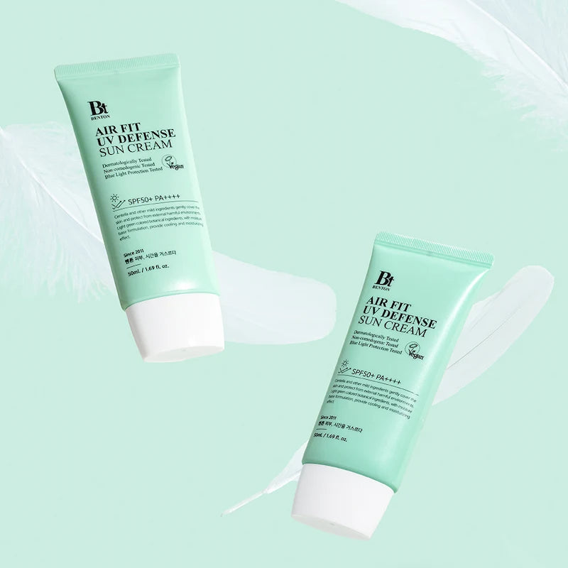 wee tubes Benton Air Fit UV Defense Sun Cream SPF50+ PA++++ zwevend op mintgroene achtergrond met witte vegen