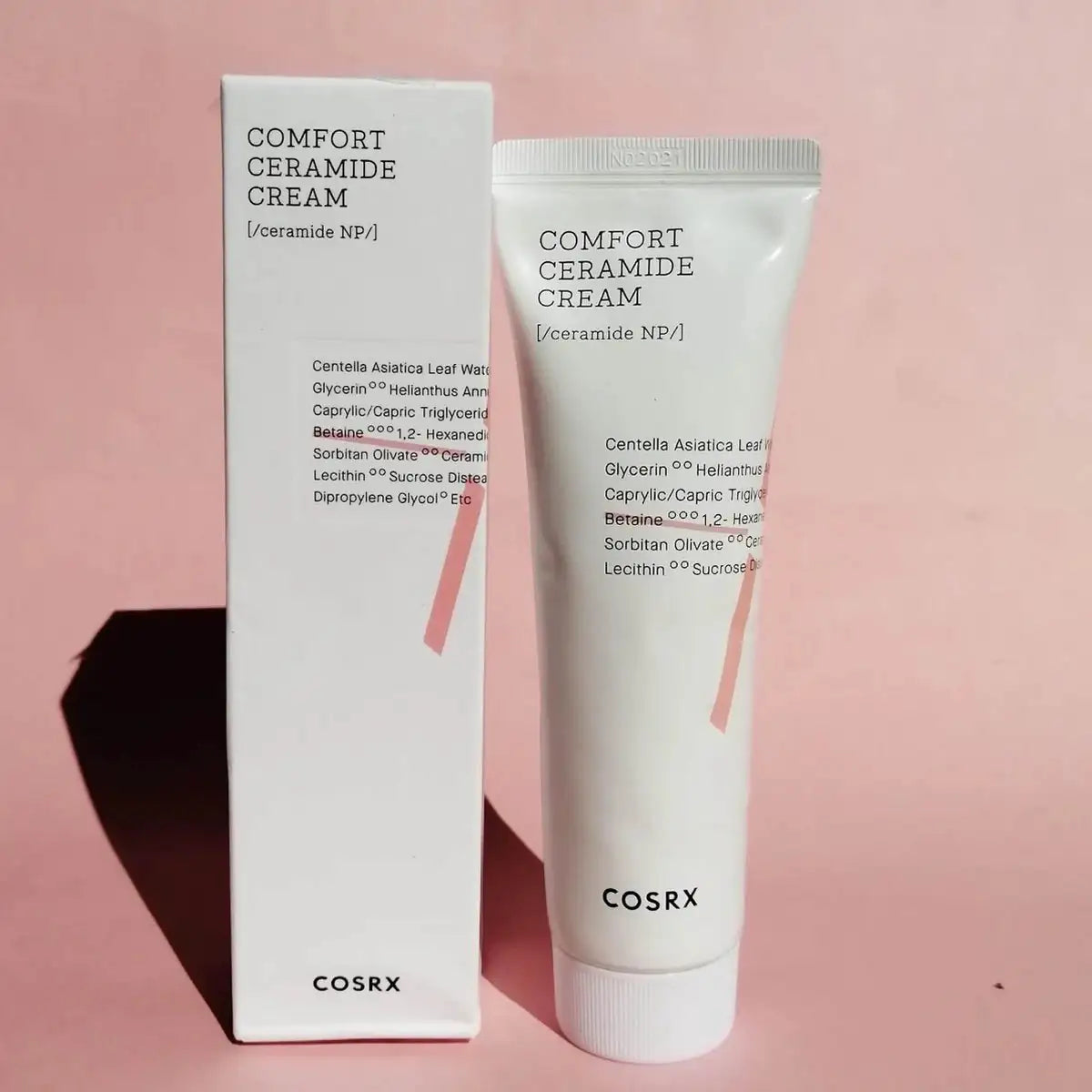 Balancium ceramide handcrème tube en doos, witte verpakking met roze accenten