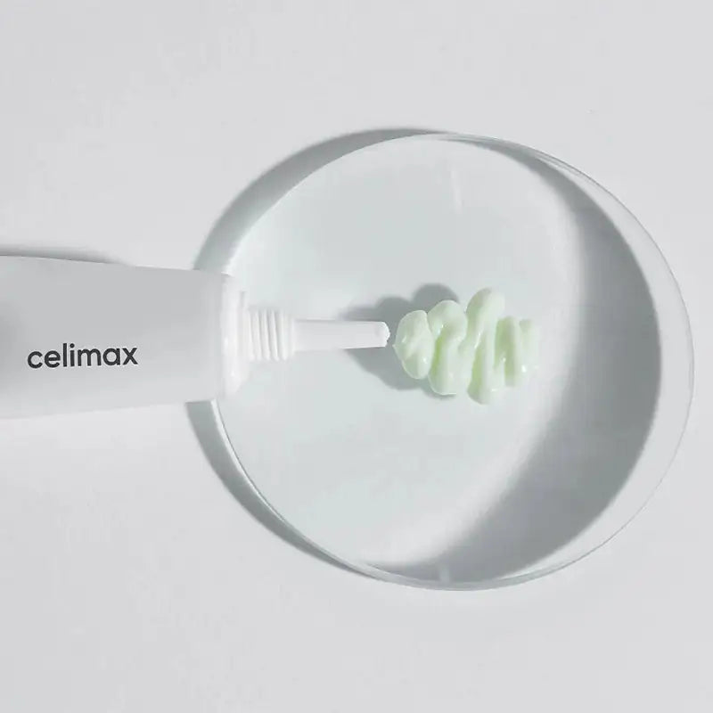 Celimax The Real Noni Ultimate Eye Cream Oogcrème met groene crèmeklodder op schoteltje, celimax
