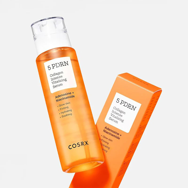 Packaging COSRX 5 PDRN Collagen Intense Vitalizing Serum – verpakking met fles en doos op oranje achtergrond