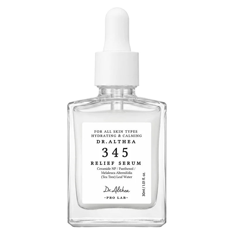 Packshot Dr.Althea 345 Relief Serum 30 ml in een glazen fles met witte pipetdop.