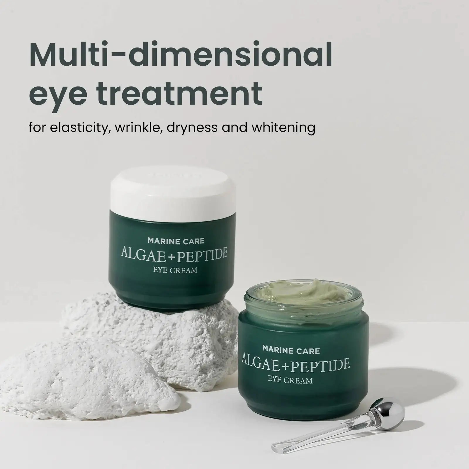 Oogcrème potje met groene crèmeklodder en losse metalen applicator