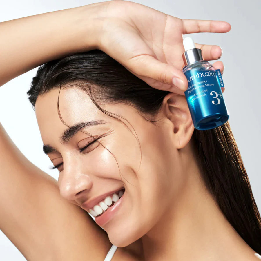 Numbuzin No.3 Blue Retinol Serum model toepassing op gezicht