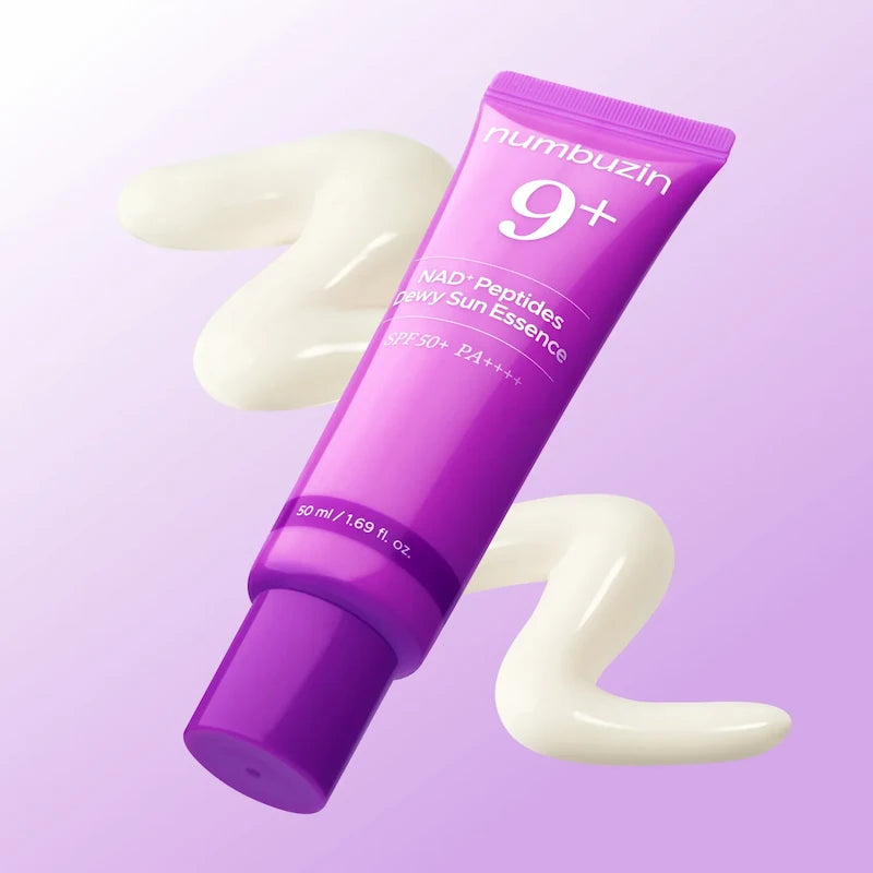 Numbuzin No.9 NAD+ Peptides Dewy Sun Essence SPF50+ PA++++ – tube met romige textuur op lila achtergrond