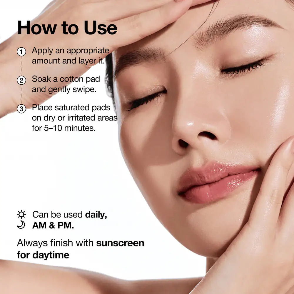 Anua PDRN 100 Hyaluronic Acid Booster Toner Gezicht met gesloten ogen en zichtbaar aangebrachte toner