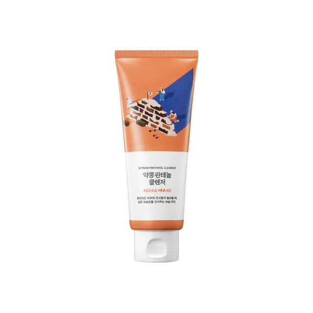 Round Lab Soybean Panthenol Cleanser – vooraanzicht van de witte pompflacon met blauwe illustratie van een landschap.
