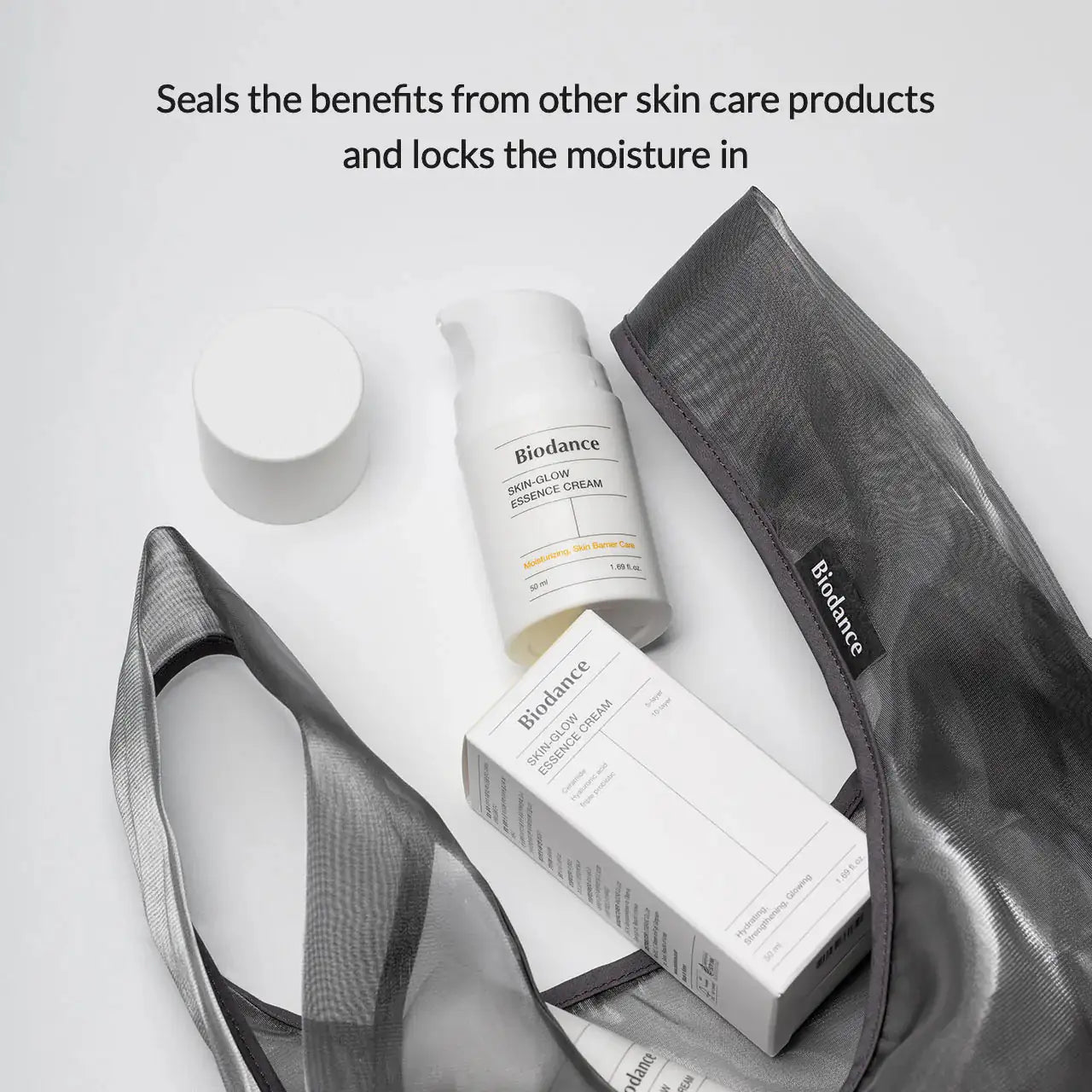 Biodance skin-glow essencecrème fles, verpakking en opgevouwen doekset