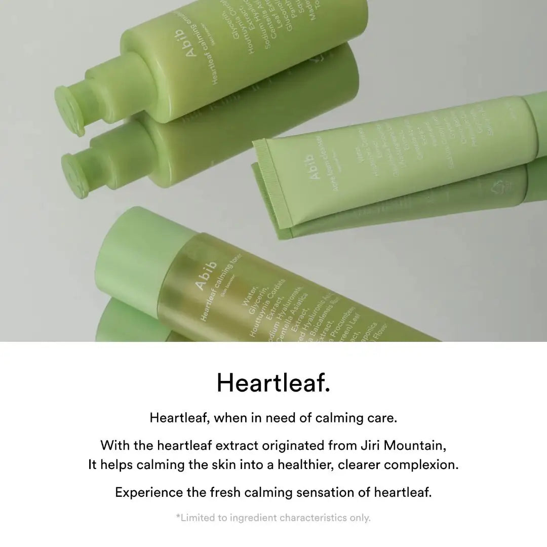 Abib Heartleaf Calming 2-Step Set Groene huidverzorgingsflacons en tube in close-up, diagonaal geplaatst