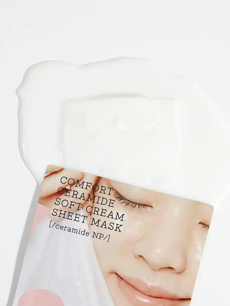 Gezichtsmasker sheetmasker van CORSX op witte verpakking met close-up van gesloten ogen