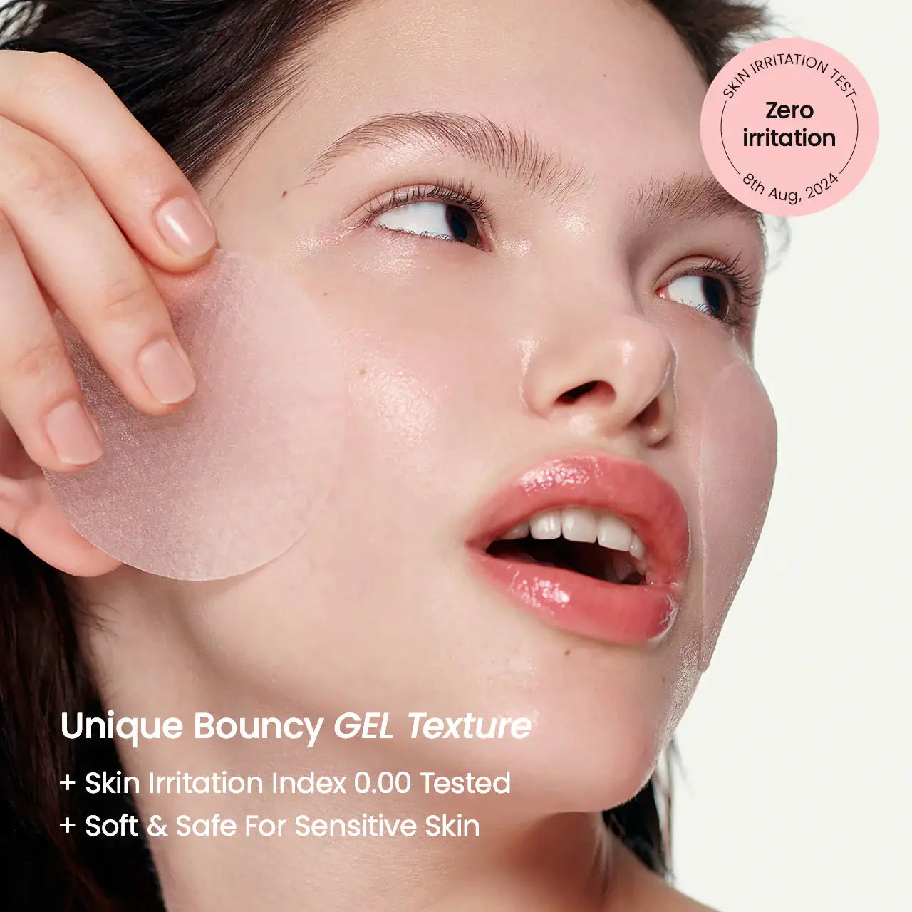 Collageen gel- toner pads gel op de wang, met pot van Biodance.