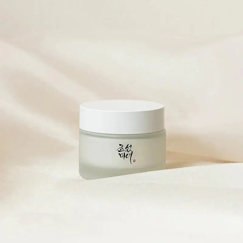 Dynasty cream pot met witte dop op gladde crème