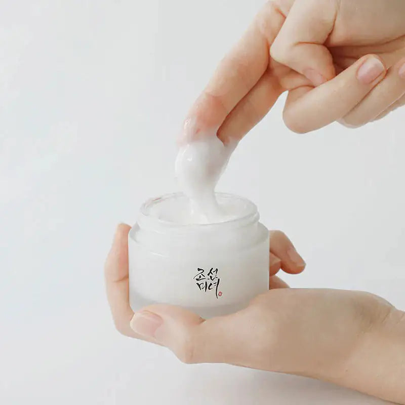 Dynasty cream pot met open deksel en schepje romige crème