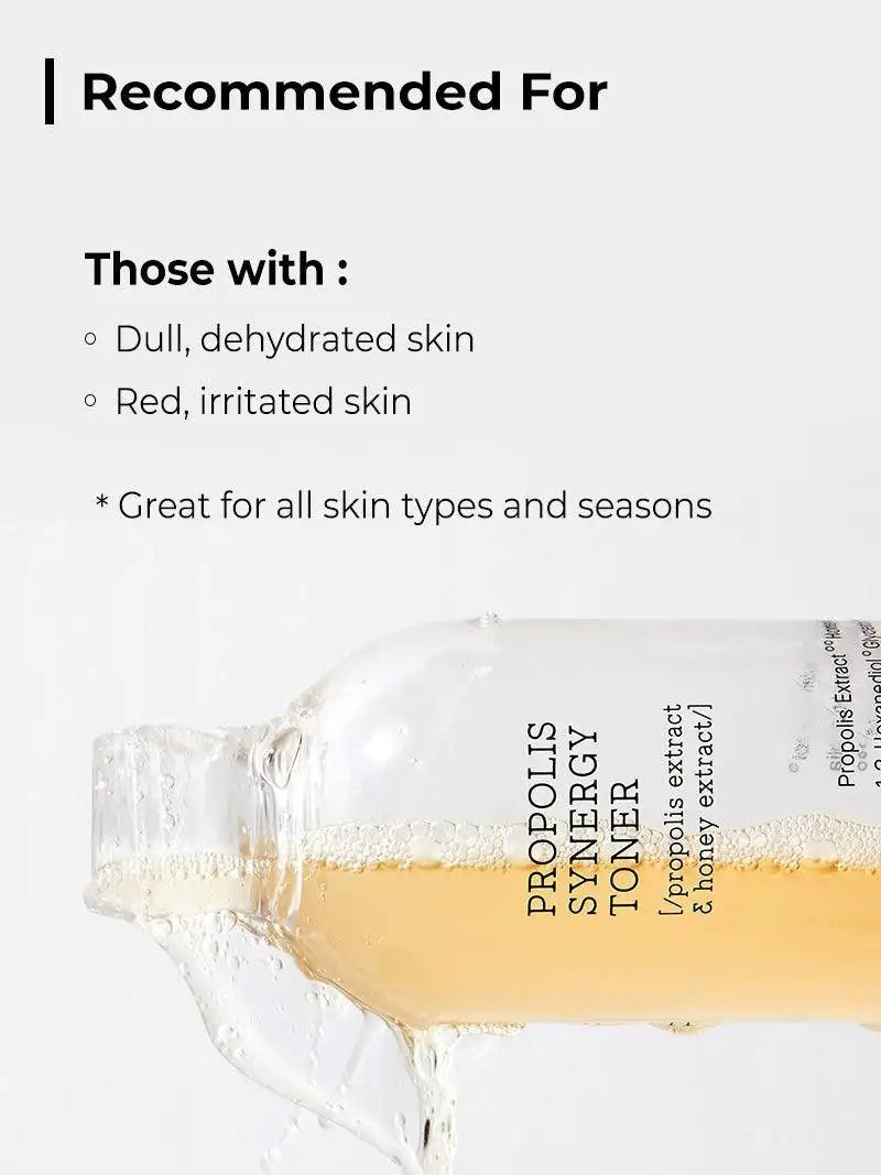 COSRX propolis-synergy tonerfles met zwarte dop en lichtgele toner, met uitloop.