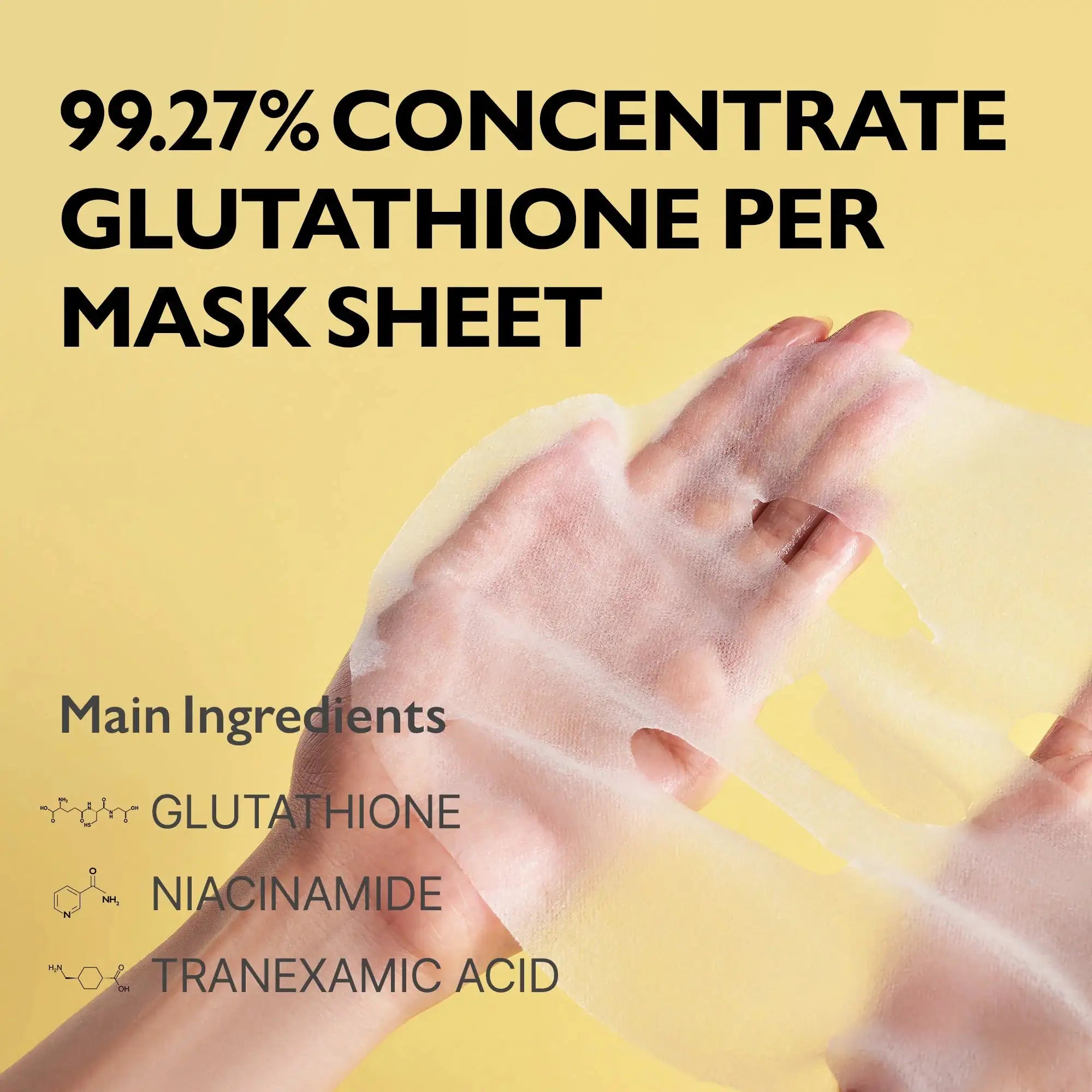 Hand met gezichtsmasker-sheet, bedekt met glanzend serum