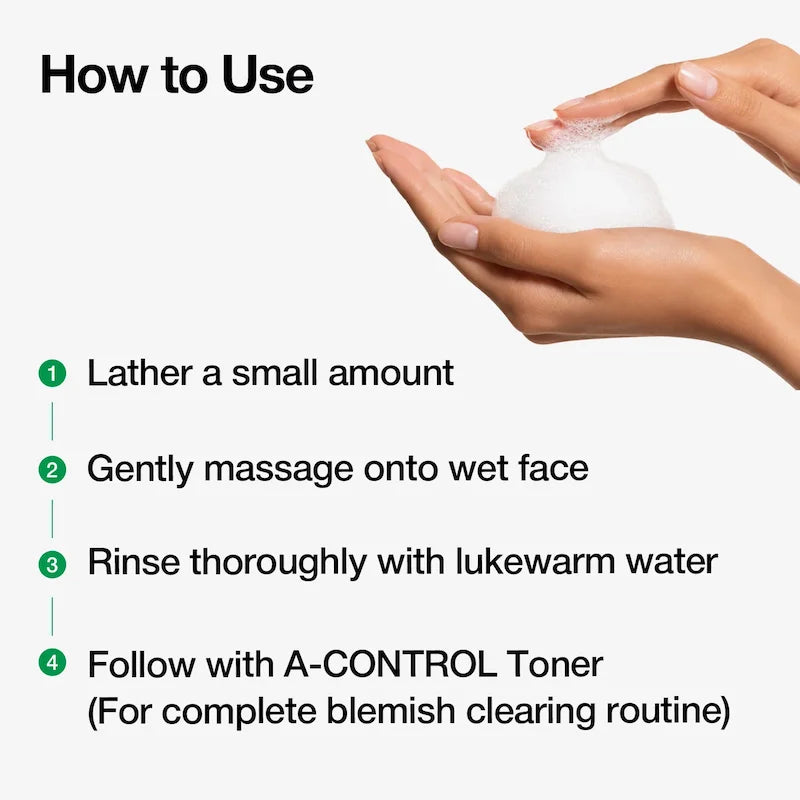 Handen met reinigingsschuim naast de stappen voor het gebruiken van de Nineless A-CONTROL Heartleaf & BHA Cleanser.