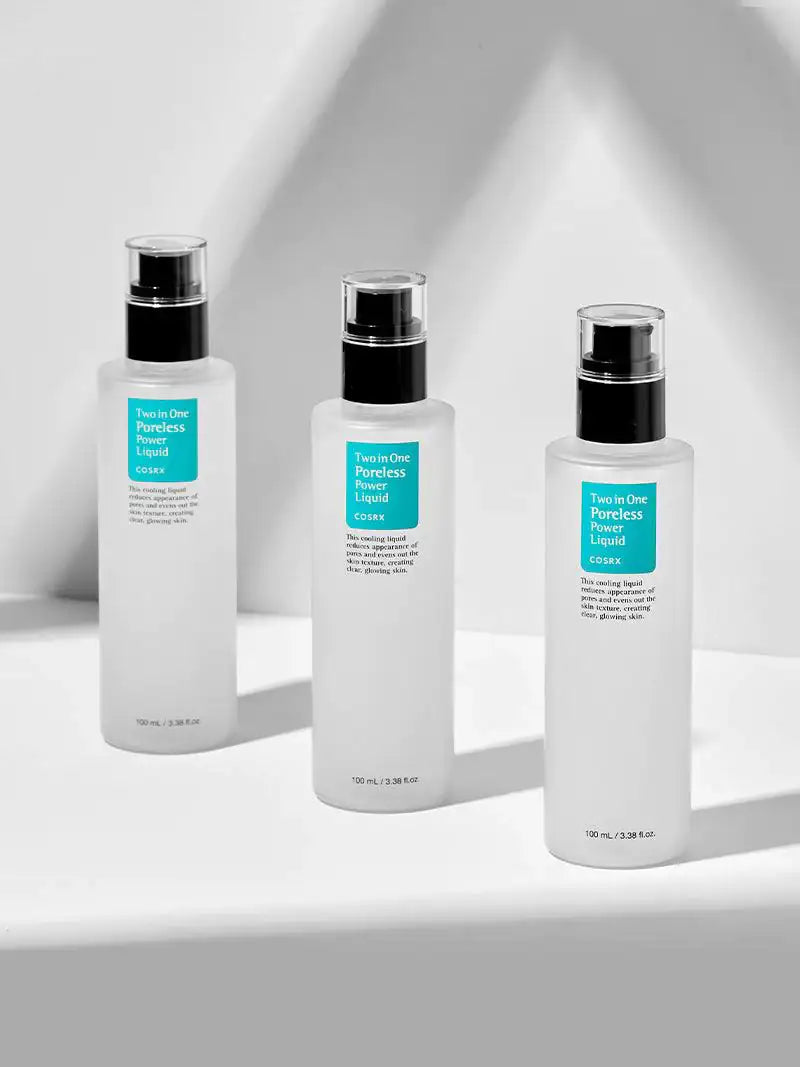 Drie witte flesjes gezichtsliquid met zwarte dop en turquoise labels.